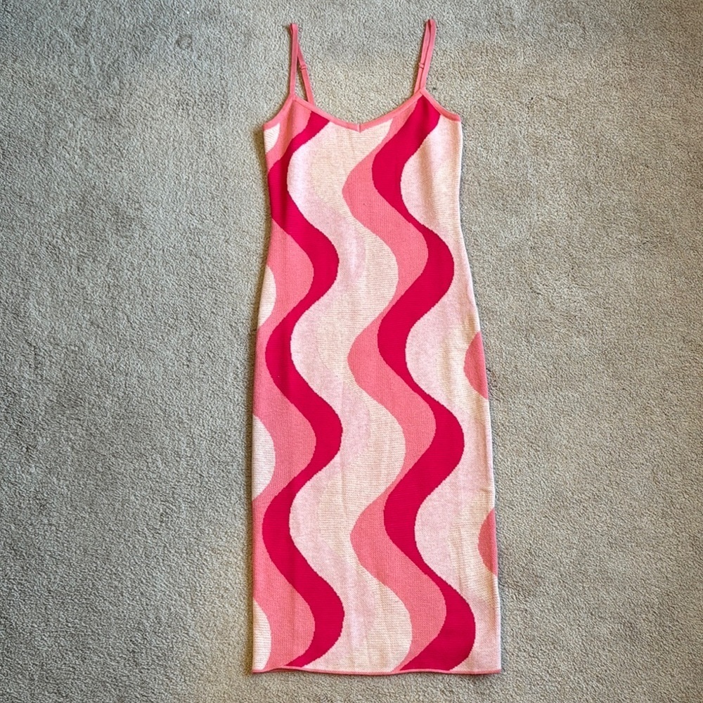 Stylish Pink Wave Pattern Dress